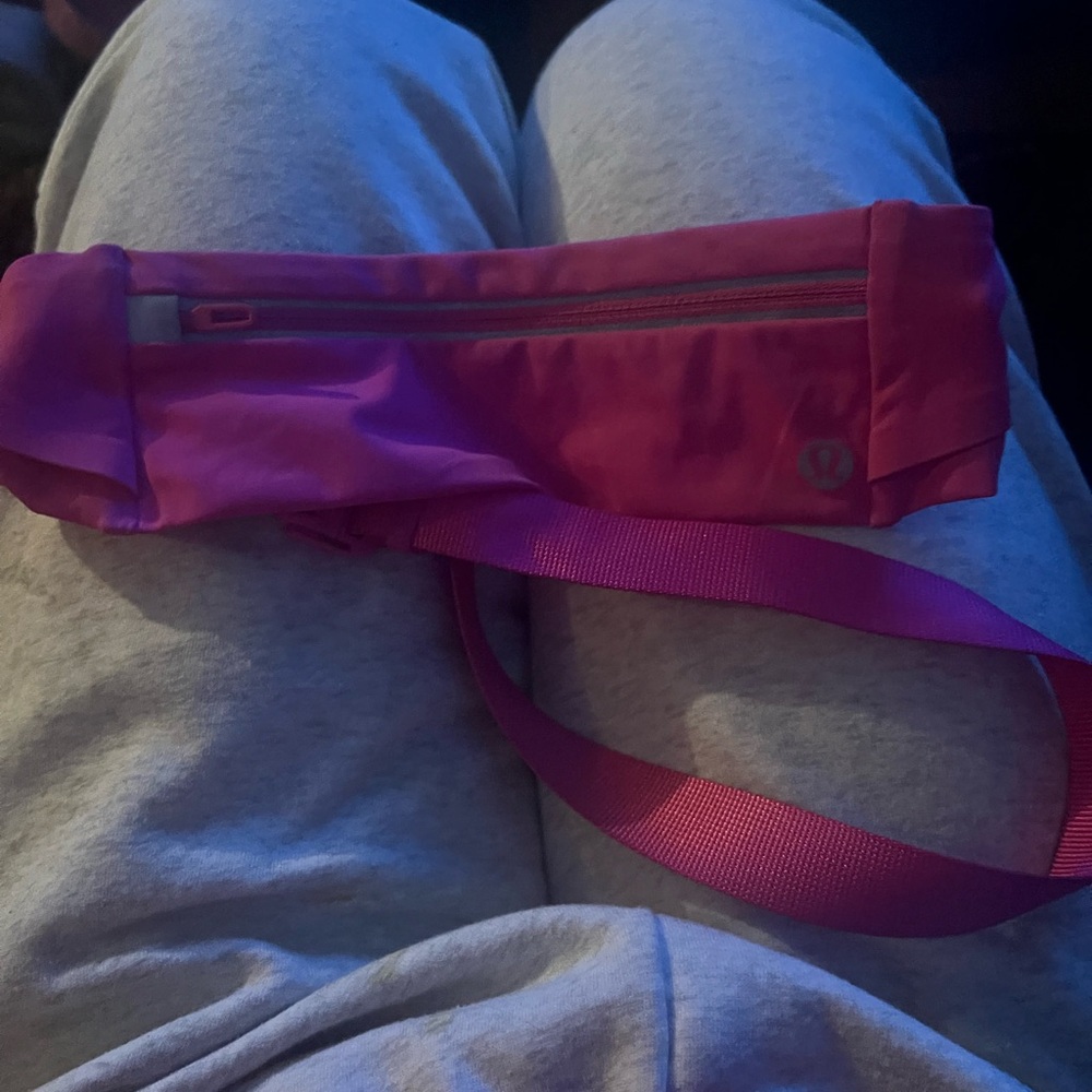 lululemon athletica sonic pink running belt